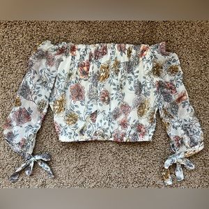 NWOT J.O.A. Off shoulder floral crop top. XS. Purchased from Lulu’s. Never worn.